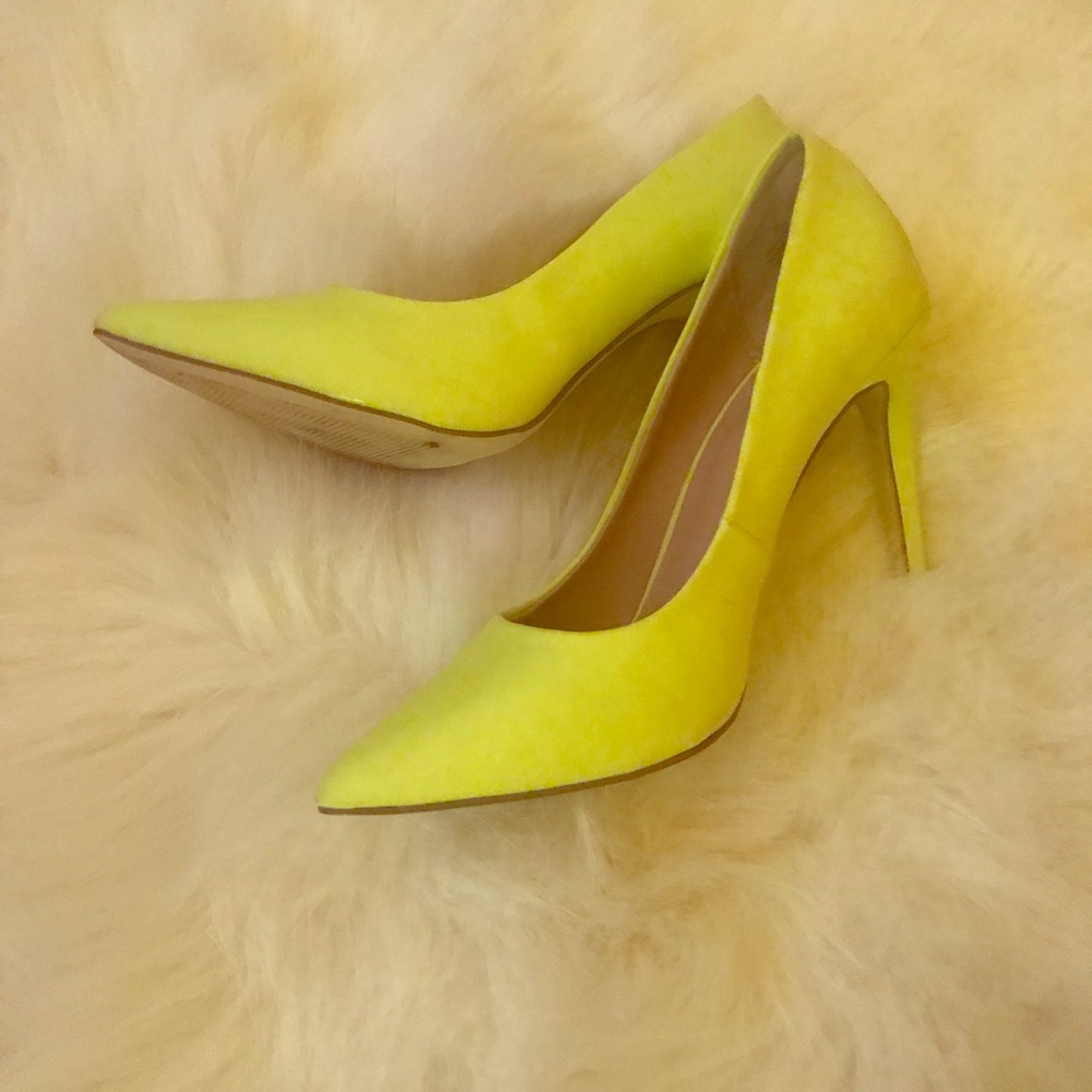 ❤️SALE!!!!❤️ DSW Neon yellow pumps 7.0